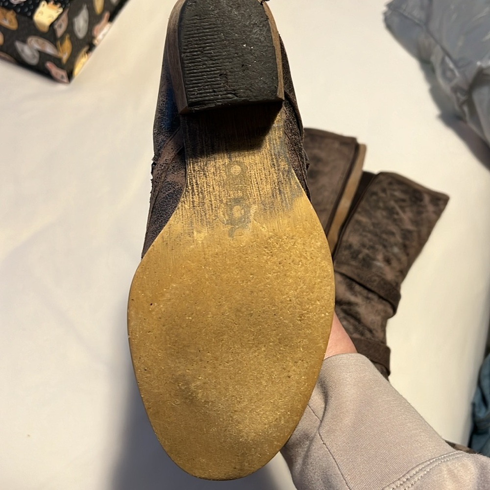 Brown Leather Buckle Dingo Cowboy Boots - Picture 6 of 9